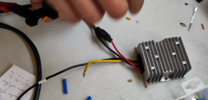 le convertisseur 36-12V avec une soudure ayant lâché